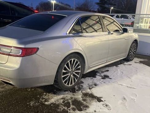 Used 2017 Lincoln Continental Select image 3