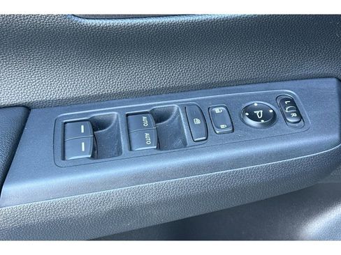 Used 2025 Honda CR-V EX image 12