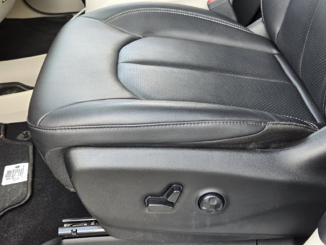 Certified 2024 Chrysler Pacifica Touring-L FWD image 23