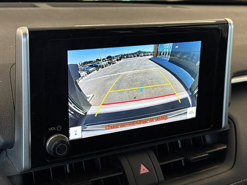 Used 2025 Toyota RAV4 XLE FWD image 22