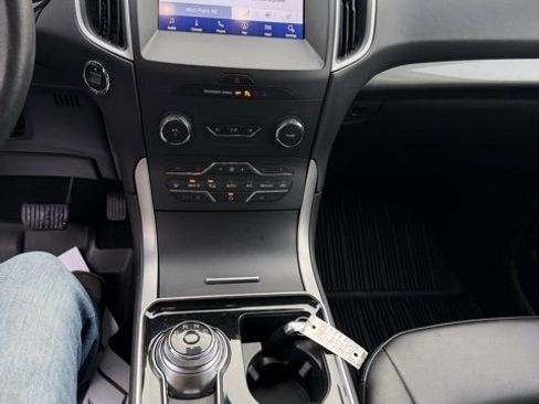 Used 2020 Ford Edge SEL w/ Convenience Package image 11