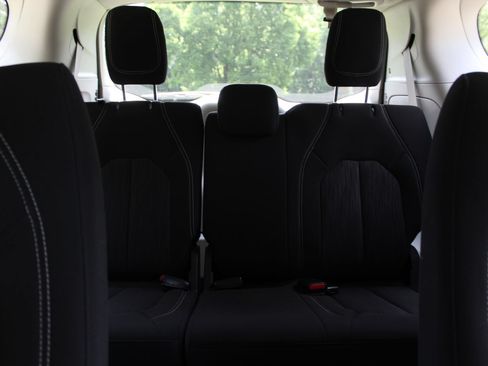 Used 2023 Chrysler Voyager LX FWD image 16