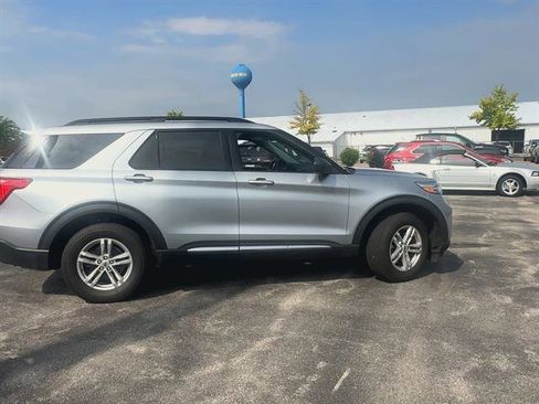Used 2022 Ford Explorer XLT image 18