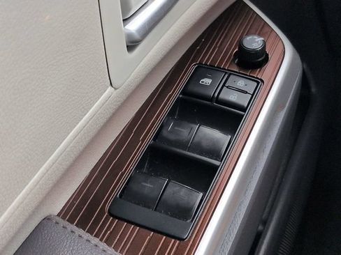 Certified 2024 Toyota Sienna XLE FWD image 24