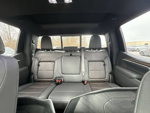 Used 2025 Chevrolet Silverado 1500 High Country w/ High Country Premium Package AWD/4WD image 22