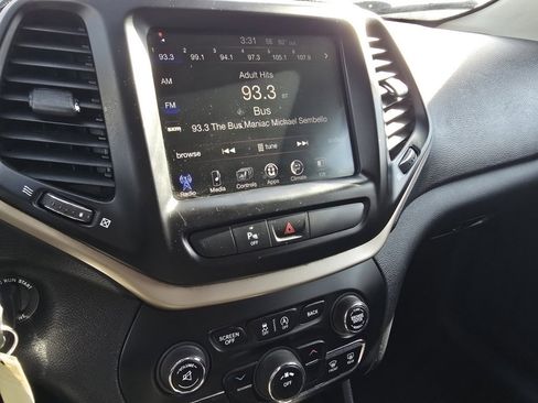 Used 2016 Jeep Cherokee Latitude w/ Safety/Convenience Group image 23