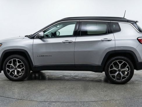 Used 2025 Jeep Compass Limited image 5