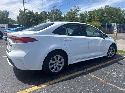 Used 2022 Toyota Corolla LE FWD image 5