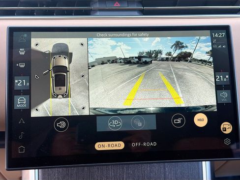 Used 2025 Land Rover Range Rover SE image 35