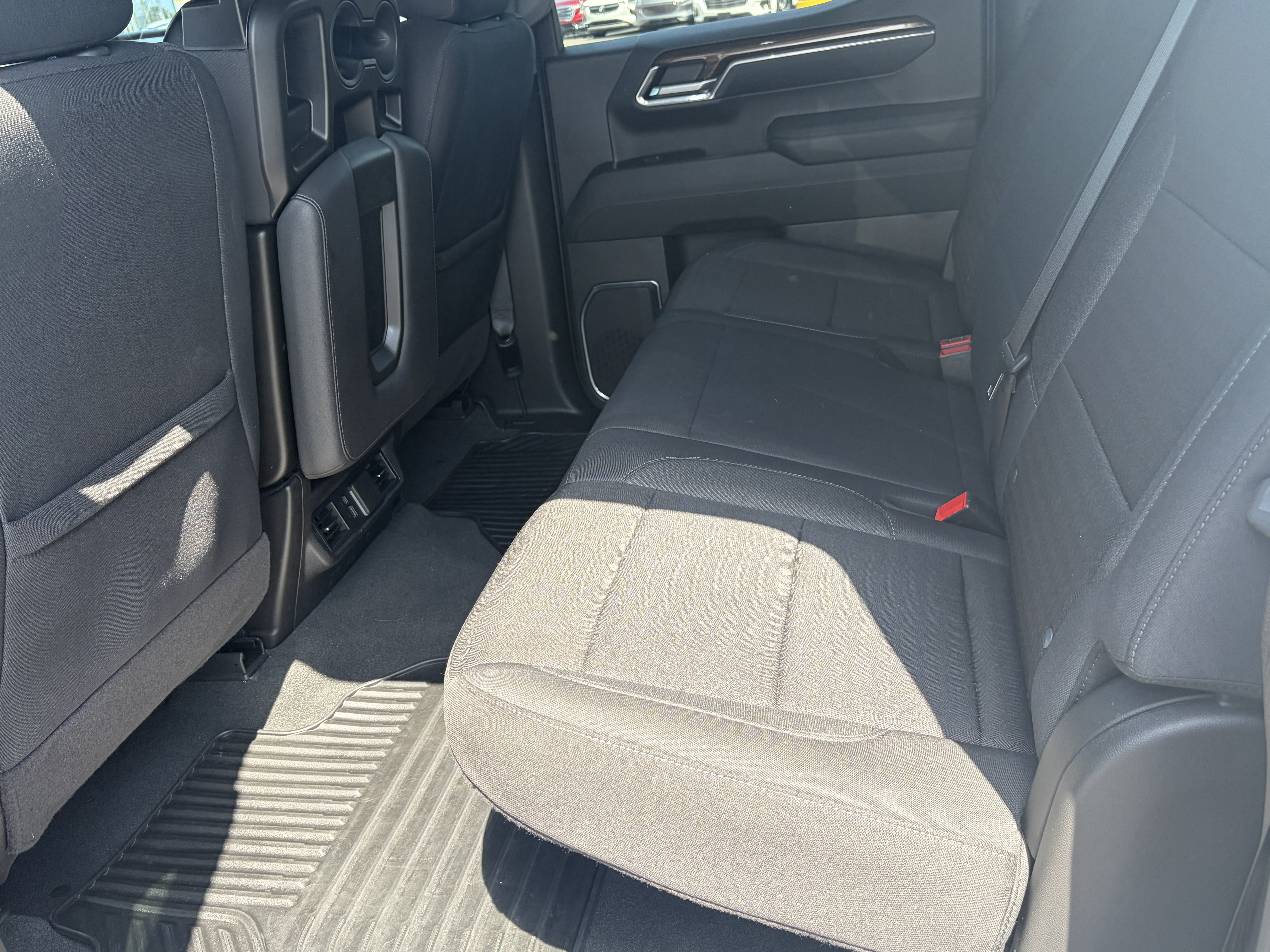 Used 2024 Chevrolet Silverado 1500 LT AWD/4WD image 18