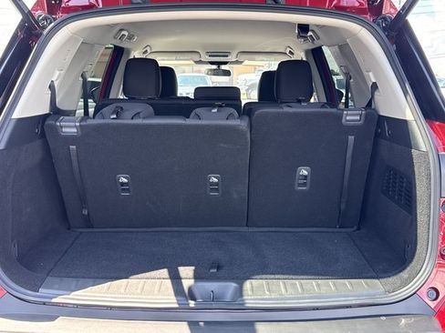 Certified 2025 Nissan Pathfinder SV FWD image 10