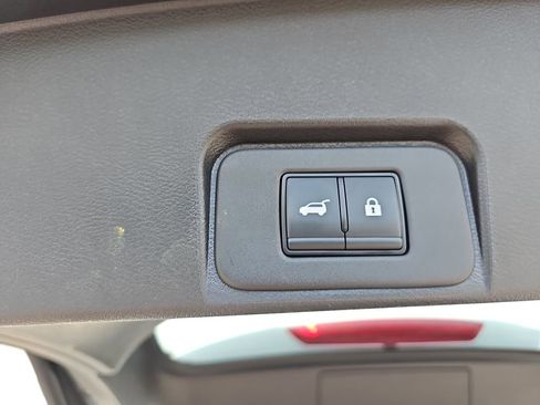 Used 2025 Nissan Rogue SV FWD image 32
