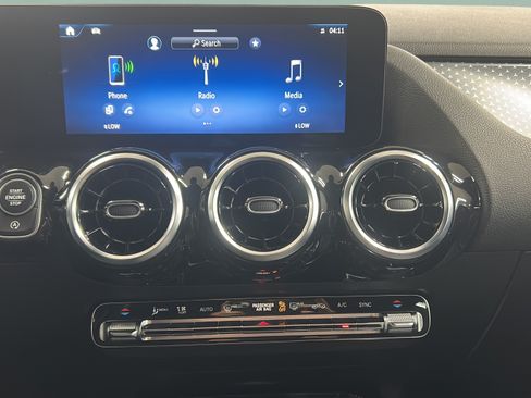 Used 2025 Mercedes-Benz GLA 250 image 19