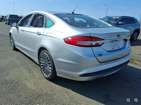 Used 2017 Ford Fusion SE w/ Fusion SE Technology Package image 4