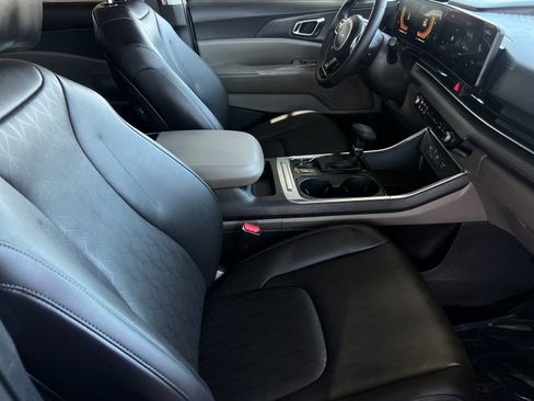 New 2026 Kia Carnival EX image 18