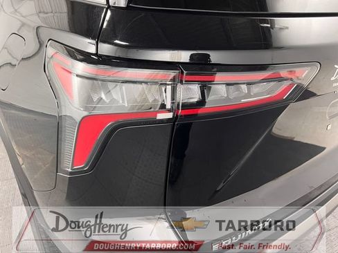 Used 2025 Chevrolet Equinox LT FWD image 13