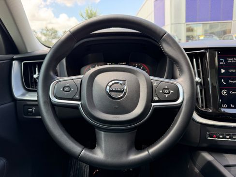 Used 2018 Volvo XC60 T6 Momentum w/ Convenience Package AWD/4WD image 17