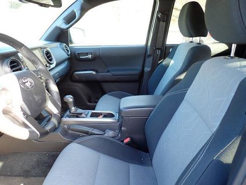 Certified 2022 Toyota Tacoma TRD Off-Road image 10