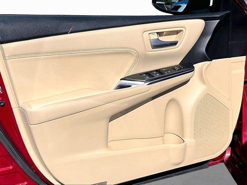 Used 2017 Toyota Camry XLE w/ Moonroof Package FWD image 15