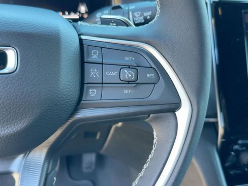 New 2025 Jeep Grand Cherokee L Altitude image 27