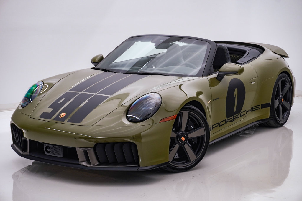 Used 2026 Porsche 911 Carrera 4 GTS AWD/4WD image 3