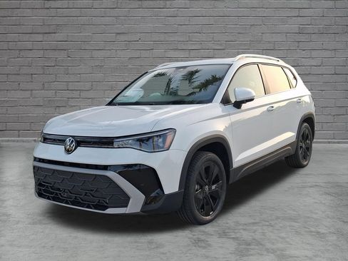 New 2026 Volkswagen Taos SE FWD image 3