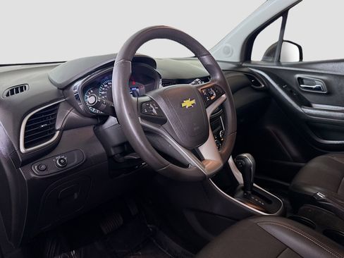 Used 2019 Chevrolet Trax LT w/ LT Convenience Package image 23