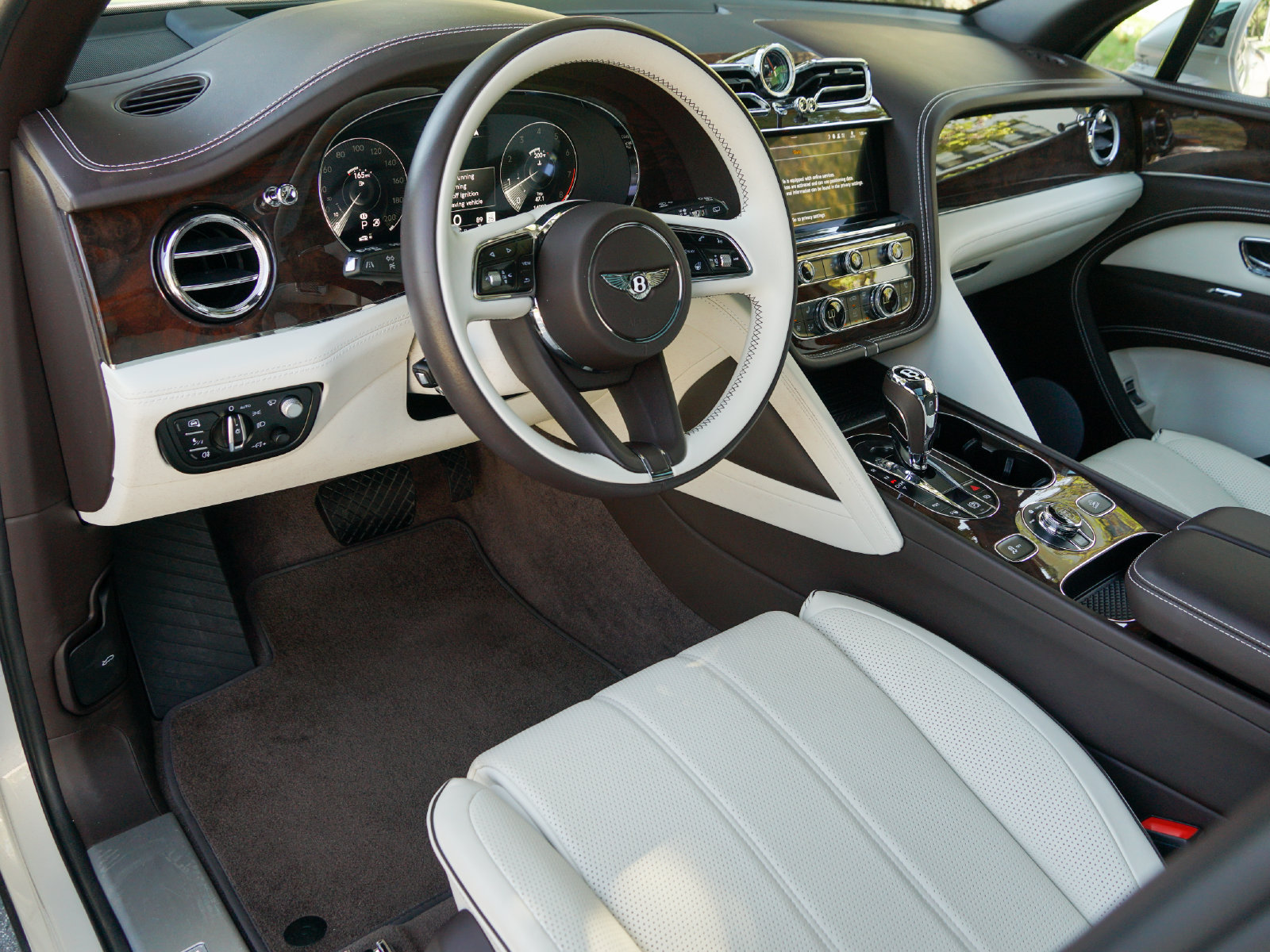 Certified 2023 Bentley Bentayga Extended Wheelbase AWD/4WD image 12