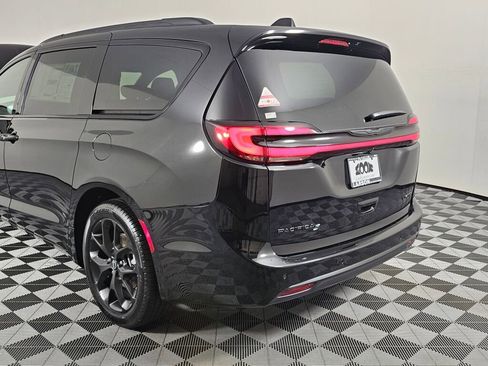 New 2026 Chrysler Pacifica Limited w/ S Appearance Package FWD image 13