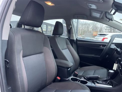 Used 2017 Toyota Corolla LE image 25