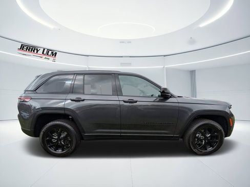 New 2025 Jeep Grand Cherokee Altitude image 2