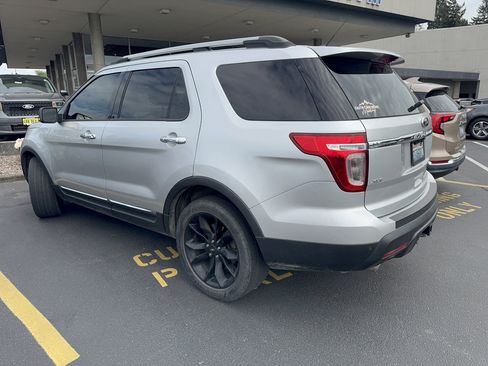 Used 2013 Ford Explorer XLT AWD/4WD image 2