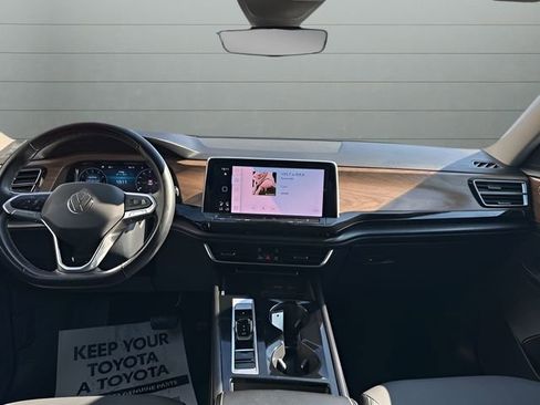 Used 2024 Volkswagen Atlas SE image 14