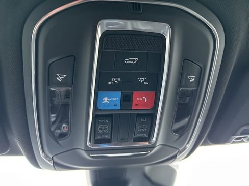 New 2025 Jeep Grand Cherokee Laredo image 28