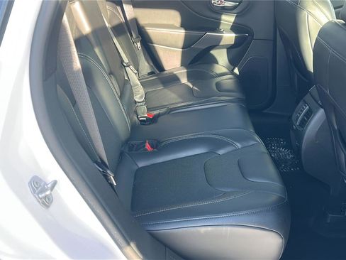 Used 2021 Jeep Cherokee Limited image 26