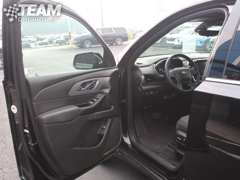 Used 2023 Chevrolet Traverse LT w/ Rear Camera Mirror Package AWD/4WD image 10
