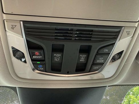 Used 2024 Acura MDX SH-AWD w/ Technology Package image 28