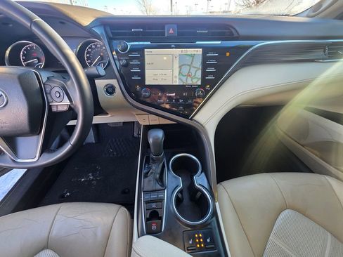 Used 2018 Toyota Camry XLE image 20