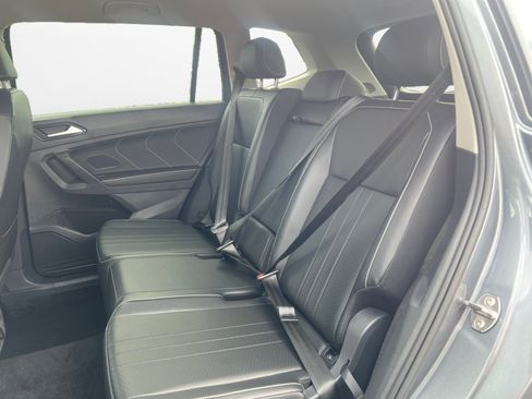 Used 2024 Volkswagen Tiguan SE AWD/4WD image 12