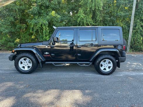Used 2014 Jeep Wrangler Unlimited Sport AWD/4WD image 2