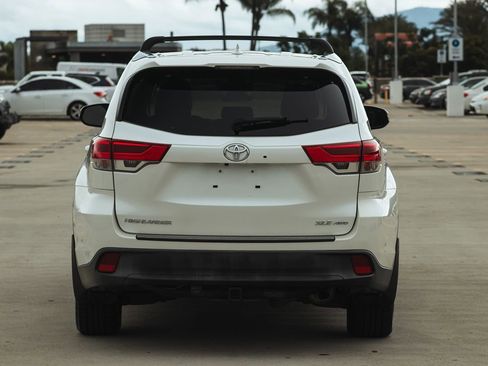 Used 2017 Toyota Highlander XLE image 9