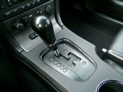 Used 2005 Ford Thunderbird Deluxe image 18