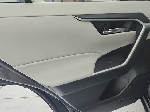 Used 2021 Toyota RAV4 XLE Premium AWD/4WD image 20