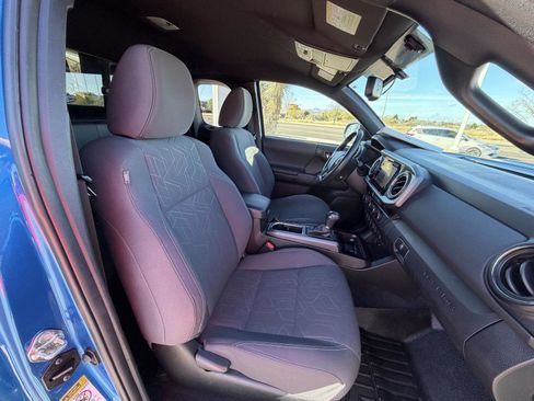 Used 2016 Toyota Tacoma TRD Sport image 22