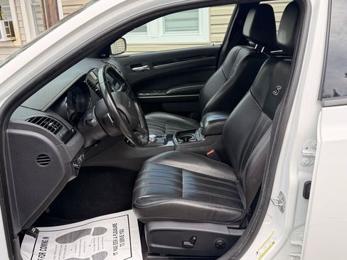 Used 2019 Chrysler 300 S RWD image 18