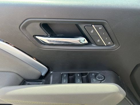 Used 2025 Chevrolet Colorado ZR2 w/ Technology Package AWD/4WD image 17