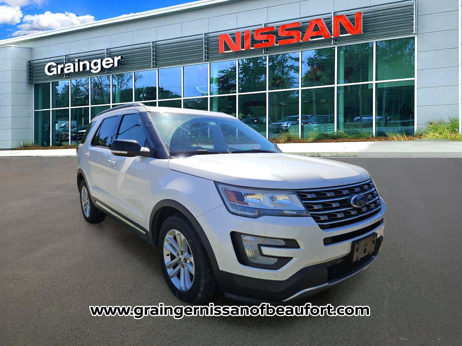 Used 2016 Ford Explorer XLT FWD image 2
