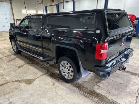 Used 2017 GMC Sierra 2500 Denali image 3