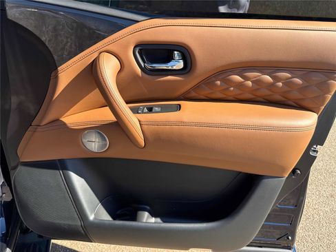Used 2024 INFINITI QX80 Sensory AWD/4WD image 26