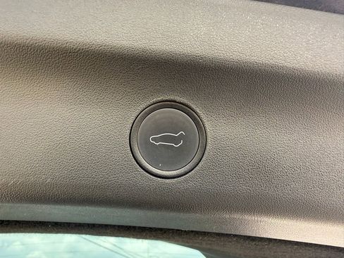 Used 2022 Tesla Model Y Long Range image 11